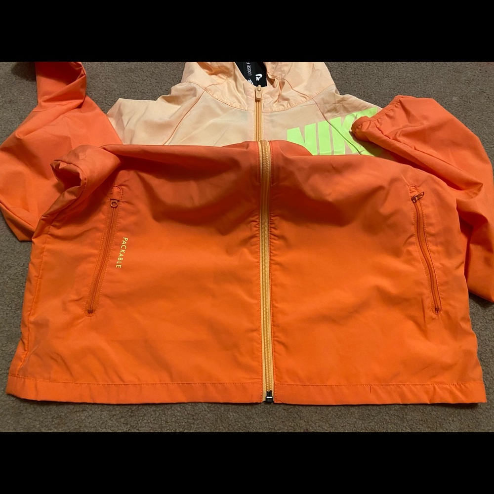 Nike packable jacket
